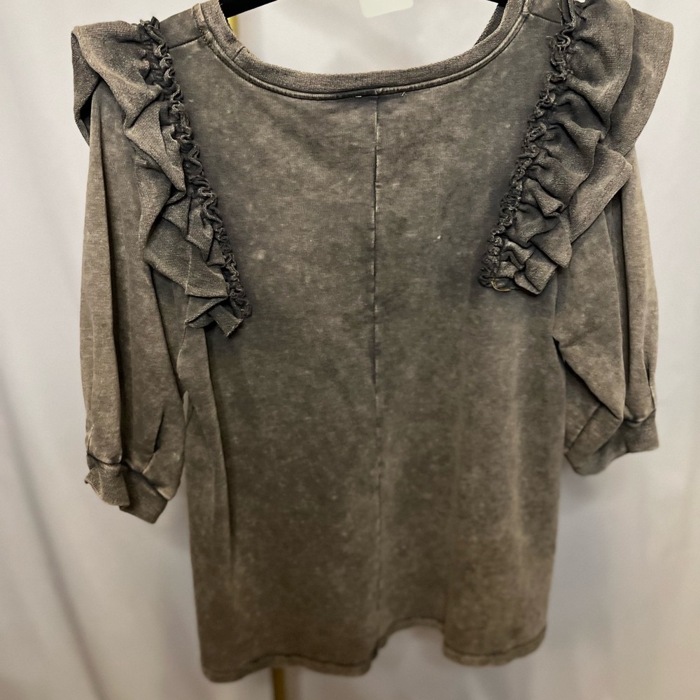 Umgee charcoal color sweatshirt with ruffle size medium (B4) - Picture 5 of 5